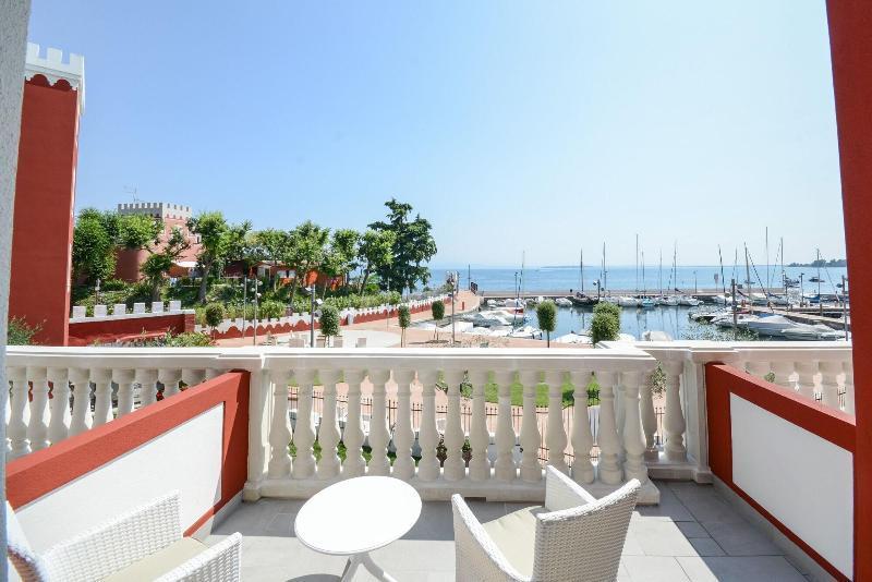 Hotel Villa Garuti パデンゲ・スル・ガルダ エクステリア 写真