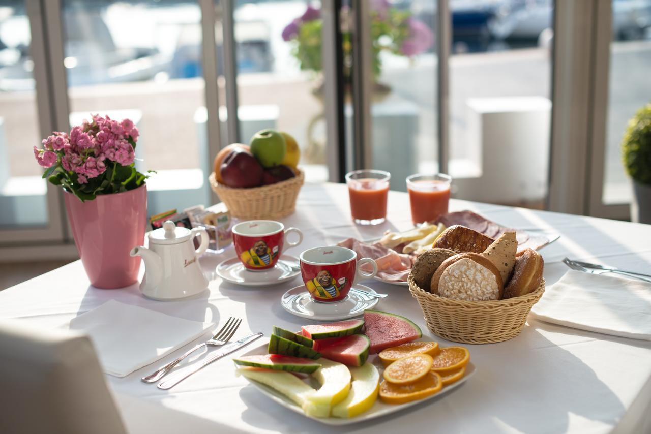 Hotel Villa Garuti パデンゲ・スル・ガルダ エクステリア 写真